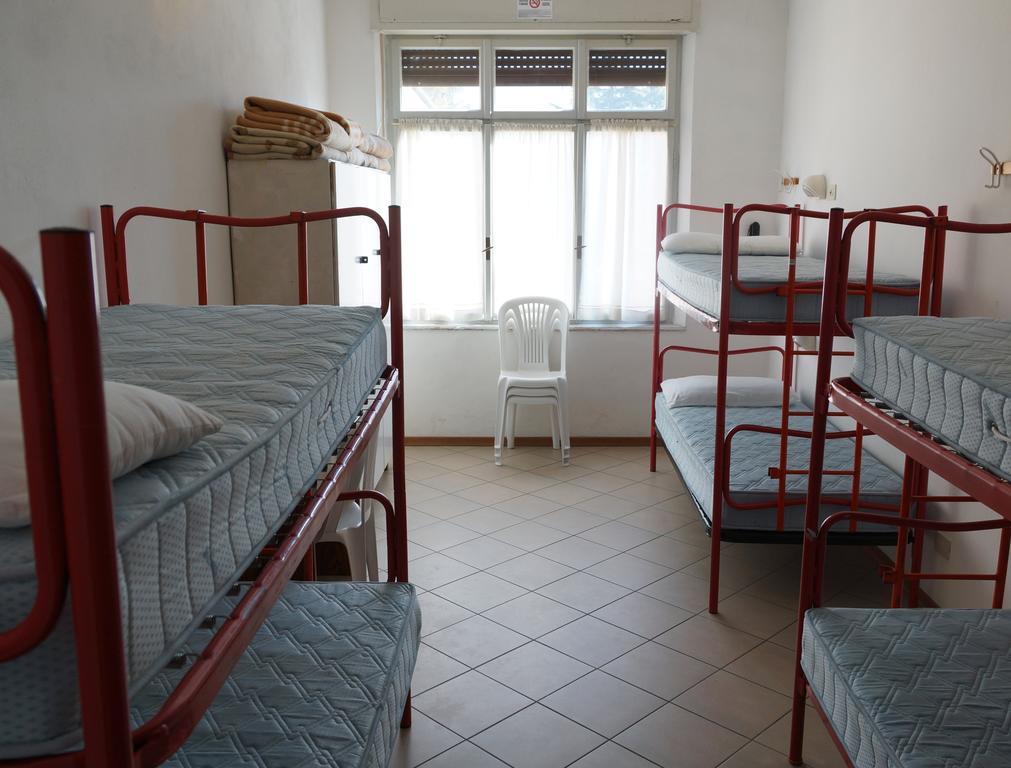 Ostello Della Gioventu Benacus Riva del Garda Phòng bức ảnh