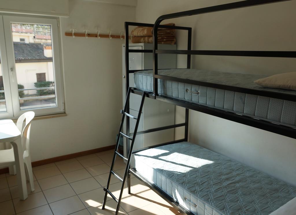 Ostello Della Gioventu Benacus Riva del Garda Phòng bức ảnh